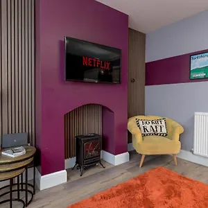 Holiday home Modern Cozy Retreat-family-friendly-near & Peak District, Sheffield