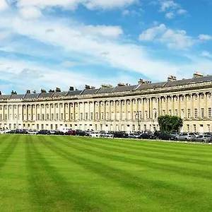 Apartment Stunning Royal Crescent With 3 Bedrooms Bath